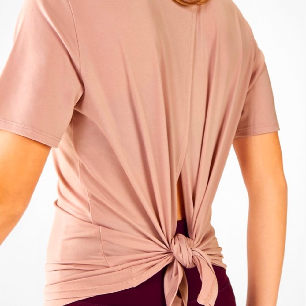 XS Fabletics lightweight tie-back t-shirt - Dusty Rose